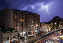 PET KLJUČNIH SAVETA ŠTA DA RADITE KADA GRMI: Ove greške NIKAKO ne pravite kada je olujno nevreme