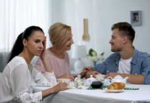 Najgore SVEKRVE se rađaju u ova TRI horoskopska znaka: Zbog njih se RAZVODITE u sekundi, smeškaju vam se a prave pravi PAKAO!