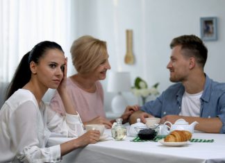 Najgore SVEKRVE se rađaju u ova TRI horoskopska znaka: Zbog njih se RAZVODITE u sekundi, smeškaju vam se a prave pravi PAKAO!