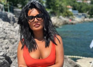 NAŠMINKANA I NA PLAŽI? Oliverova udovica pokazala nove kupaće pa sama pomenula svoje kilograme! Dobila komentar nimalo laskav FOTO