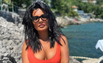 NAŠMINKANA I NA PLAŽI? Oliverova udovica pokazala nove kupaće pa sama pomenula svoje kilograme! Dobila komentar nimalo laskav FOTO