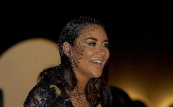 ANA NIKOLIĆ U BRUSHALTERU I TANGAMA IZAŠLA NA ULICU: Sve objavila JAVNO, mreže se USIJALE (FOTO)