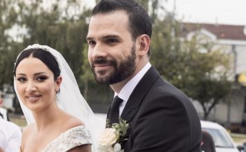 Sin Aleksandre Prijović i Filipa Živojinovića krenuo maminim stopama: Pogledajte malog Aleksandra kako svira klavir u porodičnom domu (FOTO)