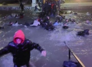 DRAMATIČNI PRIZORI IZ SRBIJE: Poznati splav tone, gosti se morali da skaču u hladnu rijeku