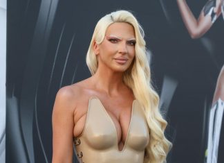 KRALJEVSKI APARTMAN PUN RUŽA OD PODA DO PLAFONA, NA SEDIŠTU TELEFON OD KRISTALA: Na ovog MOĆNIKA je pala Jelena Karleuša