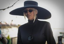 MNOGIMA JE PROMAKAO OVAJ DETALJ! Tašna koju je JK ponela na glasanje KOŠTA KAO AUTO: Zavrteće vam se u glavi od CENE ŠANELA!