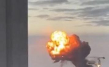 DRAMATIČAN SNIMAK EKSPLOZIJE NEBODERA U KIJEVU: Pogledajte kako projektil pogađa ogromnu stambenu zgradu (VIDEO)