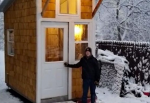 Svi mu se smijali kad su vidjeli da živi u kućici od 8 kvadrata: Tek kad su pogledali unutrašnjost, zanijemili su (Video)