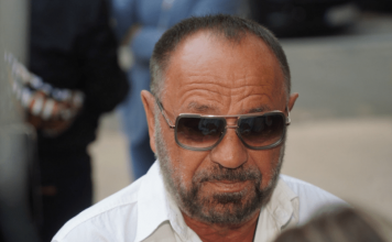 Danas u vili u mermeru i staklu, a nekad u teškoj bijedi i siromaštvu: Ovo je trošna kuća puna buđi u kojoj je odrastao Mile Kitić (Foto)