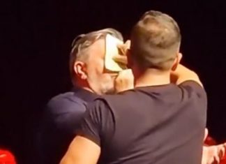 “To pljuvanje, na čelo” Haos na nastupu Šerifa Konjevića zbog bakšiša, pjevač se ZALETIO NA MLADIĆA koji se popeo na binu (VIDEO)