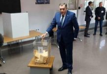 NE MOŽE BEZ SKANDALA: Dodik ismijava i zakone Srbije, pogledajte šta je sinoć uradio u Konzulatu Srbije u Banjoj Luci… (VIDEO)
