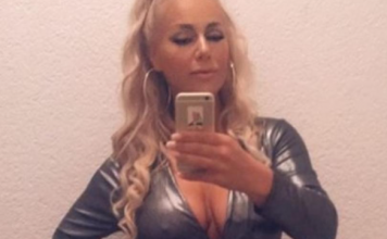 AU KAKVA BOMBA: Selma Bajrami u petoj deceniji pokazala izvajano tijelo: Sve puca na njoj, nije za one sa slabim srcem (FOTO)