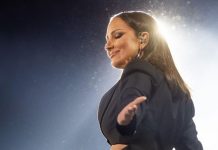 PRIJA SA PIĆEM U RUCI I HILJADAMA HRVATA NAPRAVILA SELFI! Na ovu fotografiju odmah odreagovala i Jelena Rozga, PRIZOR ĆE OBIĆI CIJELI REGION (FOTO)