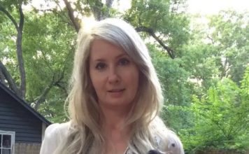 Moja supruga se ubila, a onda sam poslije sahrane UZEO NJEN TELEFON I ISTINA JE BILA JEZIVA. Žena koju sam obožavao radila je UŽASNE STVARI