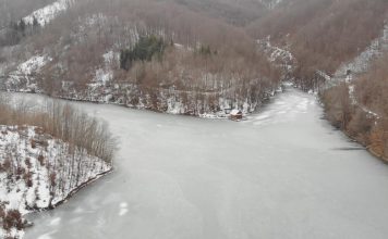 ZIMA MU NE MOŽE NIŠTA: Hrabri Bosanac zaplivao na minusu u LEDENOM JEZERU, pa nakon plivanja URADIO OVO! (VIDEO)