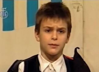 Da li prepoznajete dječaka sa slike? Danas je opasan frajer, žene za njim gube glavu