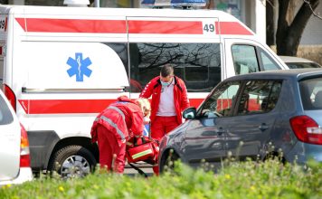 PROLAZNICI NAŠLI DJEVOJČICU “MORTUS PIJANU” NA KALEMEGDANU Ekipu Hitne pomoći dočekao UŽAS prethodne noći: Maloljetnici se i UBADALI