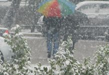 KAKO DA SE STOPALA NE SMRZAVAJU I NA MINUS 30? Rusi imaju odličnu foru, svi to bacamo, a može da zagrije i NAJLEDENIJU obuću