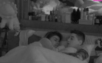 ŠTA LI ĆE JOJ RODITELJI REĆI NA OVO?! Anđela i Bojana nakon svega završile u KREVETU! Zadrugarka odlučila da posluša srce