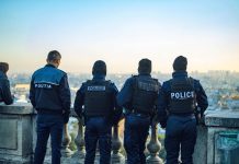 MAJKA BACILA BEBU KROZ PROZOR, PA SKOČILA ZA NJOM! Zapalio joj se stan, a onda je žena došla na suludu ideju!