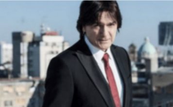 Supruga najvećeg balkanskog pjevača uhvaćena na ulici: Izgleda kao da mu je majka – Svi se pitaju gdje su mu oči bile