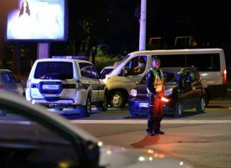 BEŽAO OD POLICIJE, PROBIO METALNU OGRADU PA SE ZAKUCAO U DRUGO VOZILO: Detalji nesreće u CENTRU NIŠA