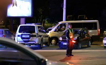 BEŽAO OD POLICIJE, PROBIO METALNU OGRADU PA SE ZAKUCAO U DRUGO VOZILO: Detalji nesreće u CENTRU NIŠA