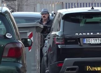 Ovako je izgledao susret Harisa i Meline Džinović: Pjevač sreo bivšu ispred porodične vile (VIDEO)