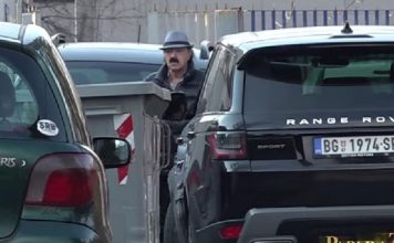 Ovako je izgledao susret Harisa i Meline Džinović: Pjevač sreo bivšu ispred porodične vile (VIDEO)