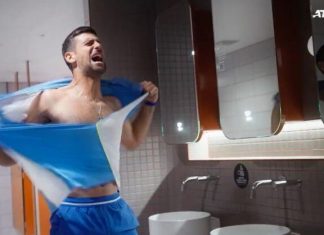 ĐOKOVIĆA nikad nismo vidjeli u ovom izdanju do sad – cepa majicu u toaletu: Dosad neviđeni snimak zbunio milione navijača