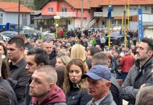 Rijeka ljudi na dženazi ubijenoj Amri Kahrimanović – OGROMNA KOLIČINA TUGE, JECAJI