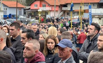 Rijeka ljudi na dženazi ubijenoj Amri Kahrimanović – OGROMNA KOLIČINA TUGE, JECAJI