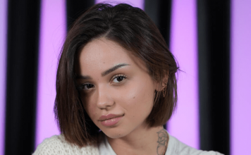 Breskvicu svi znate, a ovo je njen brat: Pun tetovaža i voli bijesna auta – jedan detalj svi komentarišu (Foto)