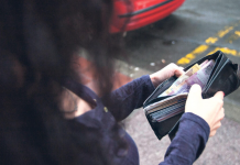 Djevojka iz Novog Sada pronašla kovertu punu novca, na njoj samo ova riječ: Ubrzo joj zazvonio telefon sa jednim pitanjem! Sve se odigralo u 17H