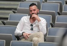 FILIP ŽIVOJINOVIĆ SE SRUŠIO ISPRED SPENSA? Pozlilo mu, hitno ga odvezli, Prija kukala i poljevala ga vodom?!