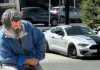 BESKUĆNIK PRONAŠAO PORODICU POSLIJE 13 GODINA ZBOG JEDNOG SNIMKA Sve je počelo kada je viđen kako gleda čežnjivo skupi sportski auto