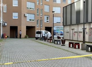 STRAVIČAN ZLOČIN U TUZLI: Muškarac(34) zaklao suprugu i dvoje maloljetne djece SJEKIROM a zatim izvršio samoubistvo skokom sa zgrade