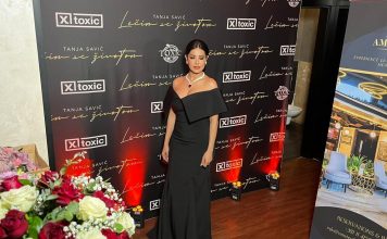 SINOVI TANJE SAVIĆ DOŠLI DA PODRŽE MAMU! Pjevačica BLISTA pored vjerenika, a oko vrata LAŽNI DIJAMANTI! (VIDEO)