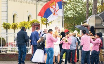 SKANDAL NA SVADBI U SRBIJI! Mladoženjin brat ostao u ŠOKU zbog zahtjeva! “Ovo nije vjenčanje, ovo je BIRAČKO MJESTO!”