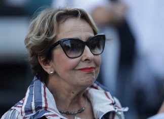 Stan u staroj zgradi, a namještaj je priča za sebe: Evo u kakvim uslovima živi Ceca Bojković