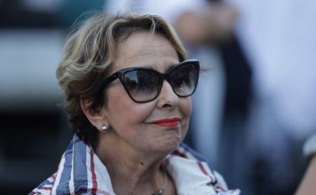 Stan u staroj zgradi, a namještaj je priča za sebe: Evo u kakvim uslovima živi Ceca Bojković