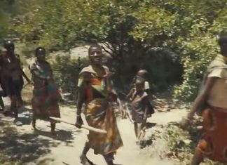 Muškarci dele supruge i 5 puta dnevno vode ljubav na šok način, tek da vidite porođaj žena: Kako živi najstariji narod?