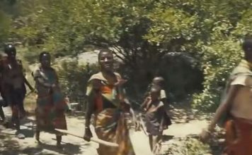 Muškarci dele supruge i 5 puta dnevno vode ljubav na šok način, tek da vidite porođaj žena: Kako živi najstariji narod?