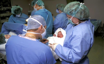 Dežurna sestra se onesvijestila kad je vidjela bebu: Majka nije mogla da vjeruje šta je rodila, a ovako danas izgleda