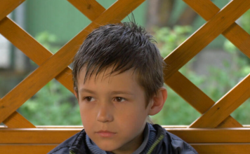 Čim se rodio majka ga je bacila u smeće: Uzeo ga je čovjek iz gradske čistoće, poslije 12 godina je shvatio šta je uradio