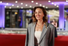 JELENA ĐOKOVIĆ U NIKAD KRAĆOJ SUKNJICI! Sve oči uprte u suprugu Novaka Đokovića, sve zasenila lepotom!