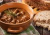 ČUVENI KUHAR OTKRIO RECEPT ZA PRAVI GULAŠ: Zbog 1 sastojka meso bude mekano kao duša, a saft