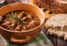 ČUVENI KUHAR OTKRIO RECEPT ZA PRAVI GULAŠ: Zbog 1 sastojka meso bude mekano kao duša, a saft