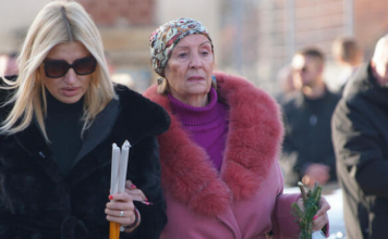 Naše pevačica je muža i ljubavnicu gole izbacila iz spavaće sobe: “Uplakana i bez odeće molila me da joj nešto učinim”