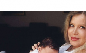 PoginuIa je mesec dana nakon porođaja, a od tada su prošle 22 godine: Evo kako danas izgleda ćerka Ene Begović – ista mati, prirodna Iepotica (Foto)